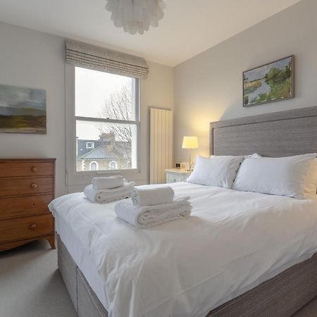 2 Bedroom Apartment Hammersmith Grove Sleeps 4 London Exterior photo